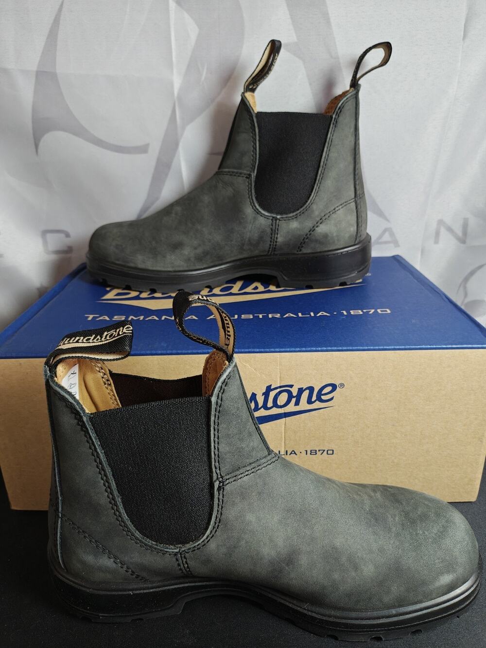 Blundstone $220 AU/UK 4 587 Rustic Black Classic Chelsea Boots US M 5 W 7 Unisex